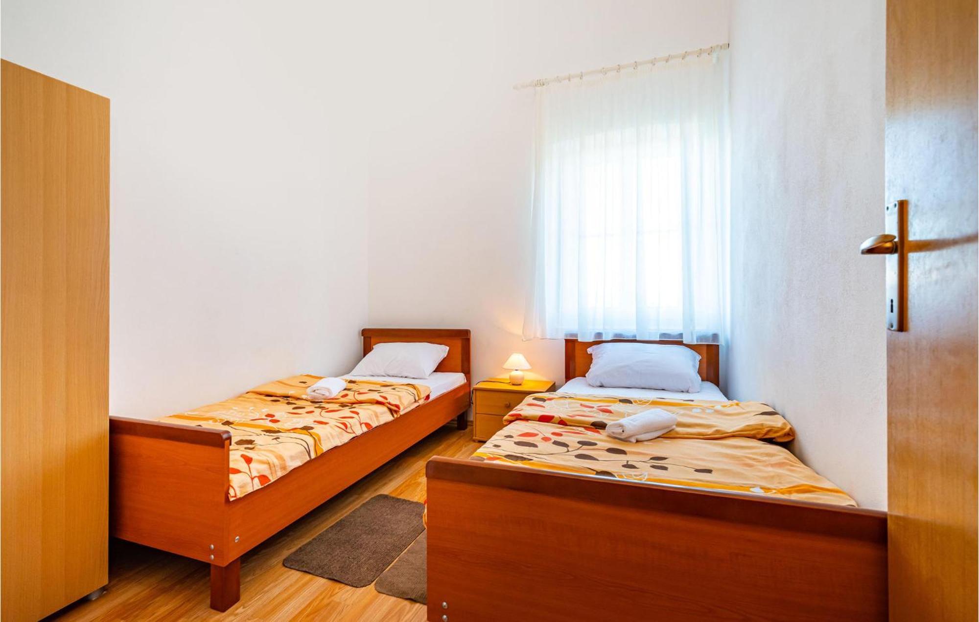 2 Bedroom Amazing Apartment In Neviđane Dış mekan fotoğraf