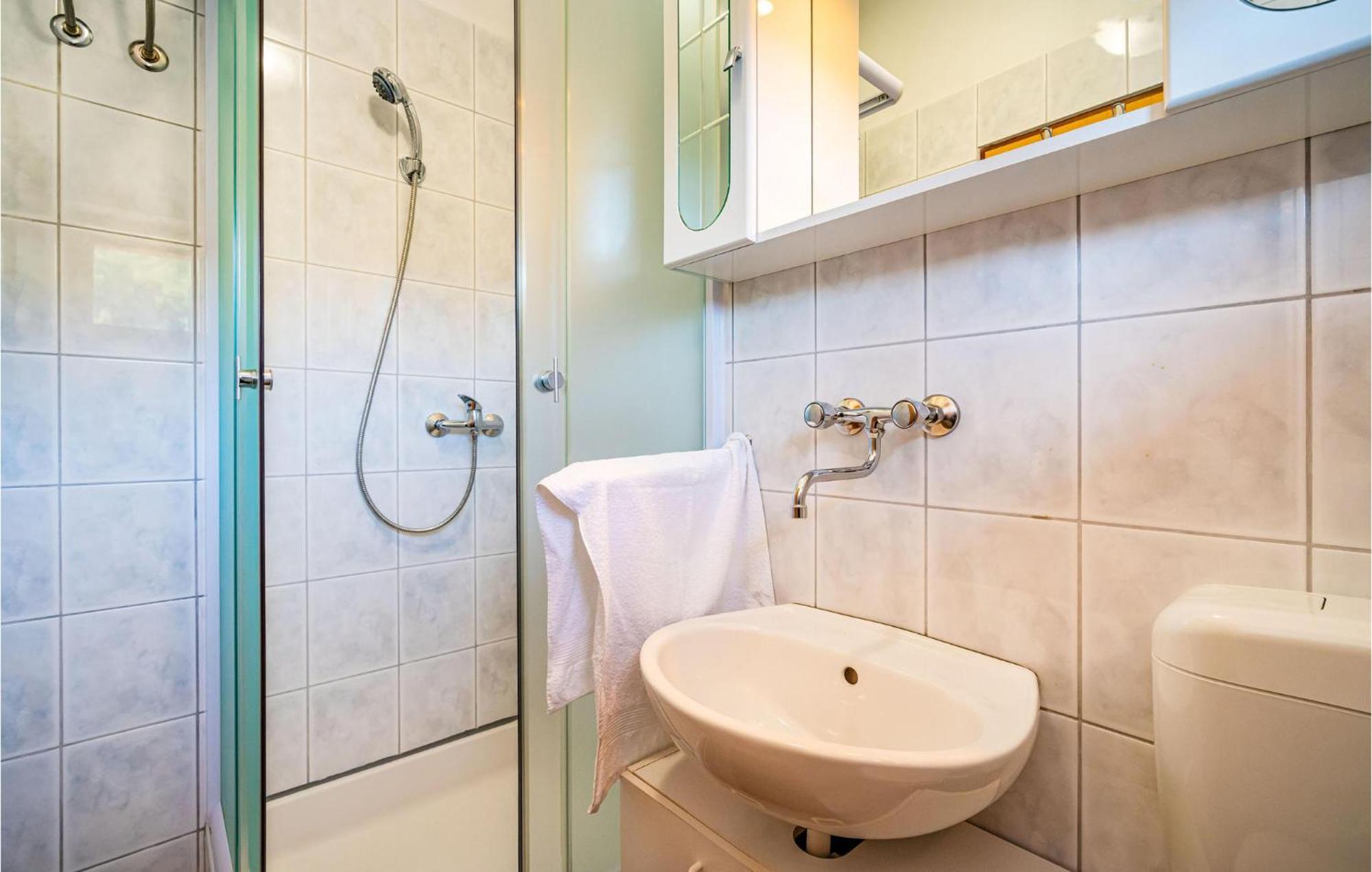 2 Bedroom Amazing Apartment In Neviđane Dış mekan fotoğraf
